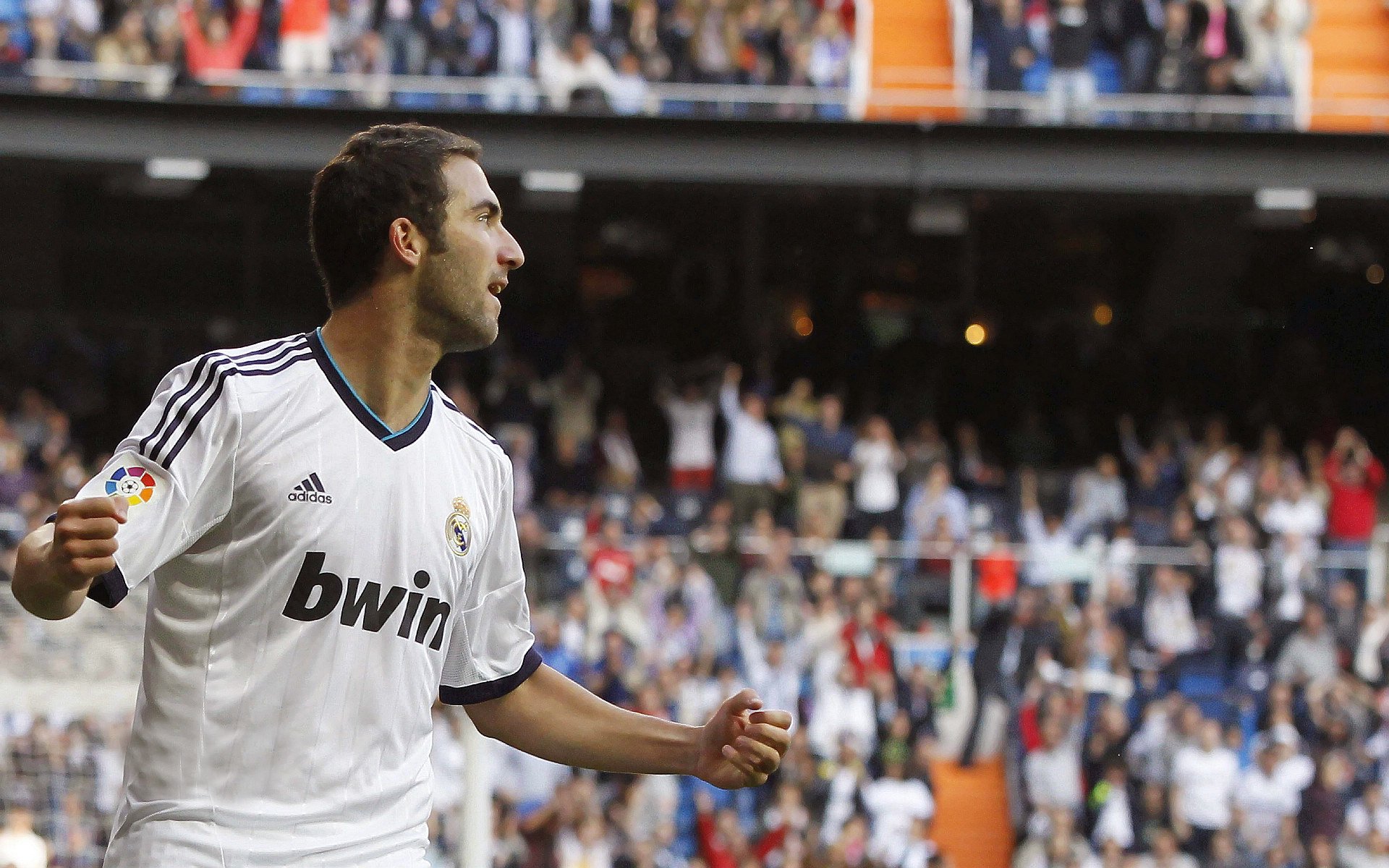 东契奇父亲身份首次公开露面，引爆社交媒体，东契奇 父母